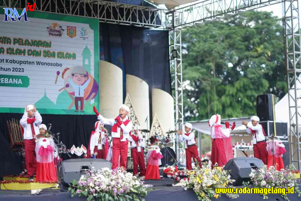 Salah satu kelompok rebana yang tampil dalam MAPSI di Alun-alun Wonosobo Rabu (24/5/2023).