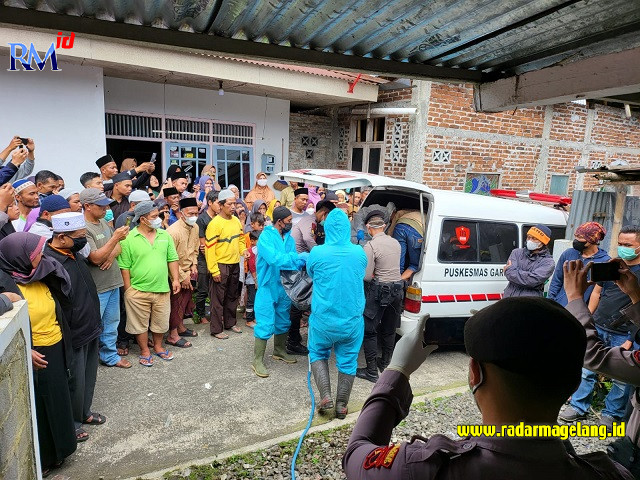 Korban Prihono ketika dievakuasi untuk diperiksa di Puskemas Garung, Wonosobo kemarin (19/5/2023). (IST)