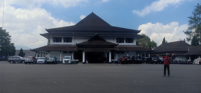 Sewa Gedung Adipura Kencana milik Pemkab Wonosobo bakal naik 100 persen setelah Perda tentang PAD disahkan. (Sigit Rahmanto/jawa pos Radar Magelang)