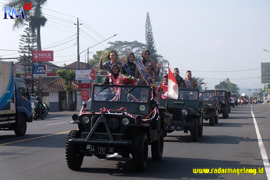 Atlet Temanggung (berkalung bunga) yang meraih medali di ASEAN Para Games diarak dari Polres Temanggung ke alun-alun setempat, Jumat (16/6/2023). (ADDIN ALFATH/ JAWA POS RADAR MAGELANG)
