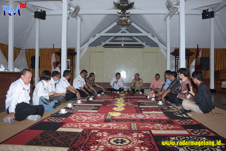 Wakil Bupati Wonosobo Muhammad Albar bersama jajaran PT Petani Indonesia Internasional dan kelompok tani di pendopo wakil bupati.