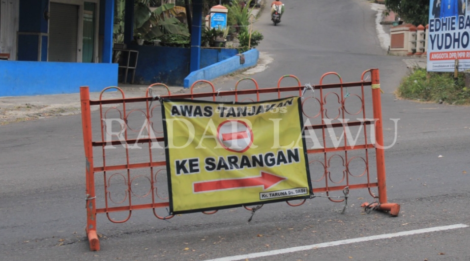 AWAS: Satlantas Polres Magetan tidak merekomendasikan jalur lama Ngerong- Sarangan dilalui Wisatawan menuju Telaga Sarangan. (AJI PUTRA/ JAWA POS RADAR MAGETAN)