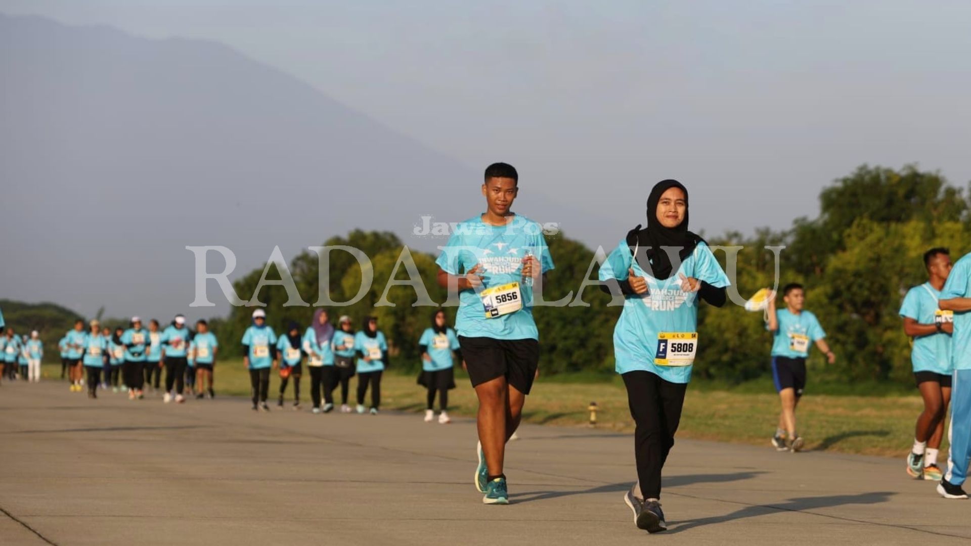 BERUNTUNG: Rute lari Lanud Iswahjudi menjadi salah satu favorit anggota komunitas Magetan Runners, Sri Dwi Ratnasari. (LANUD ISWAHJUDI/RADAR MADIUN)
