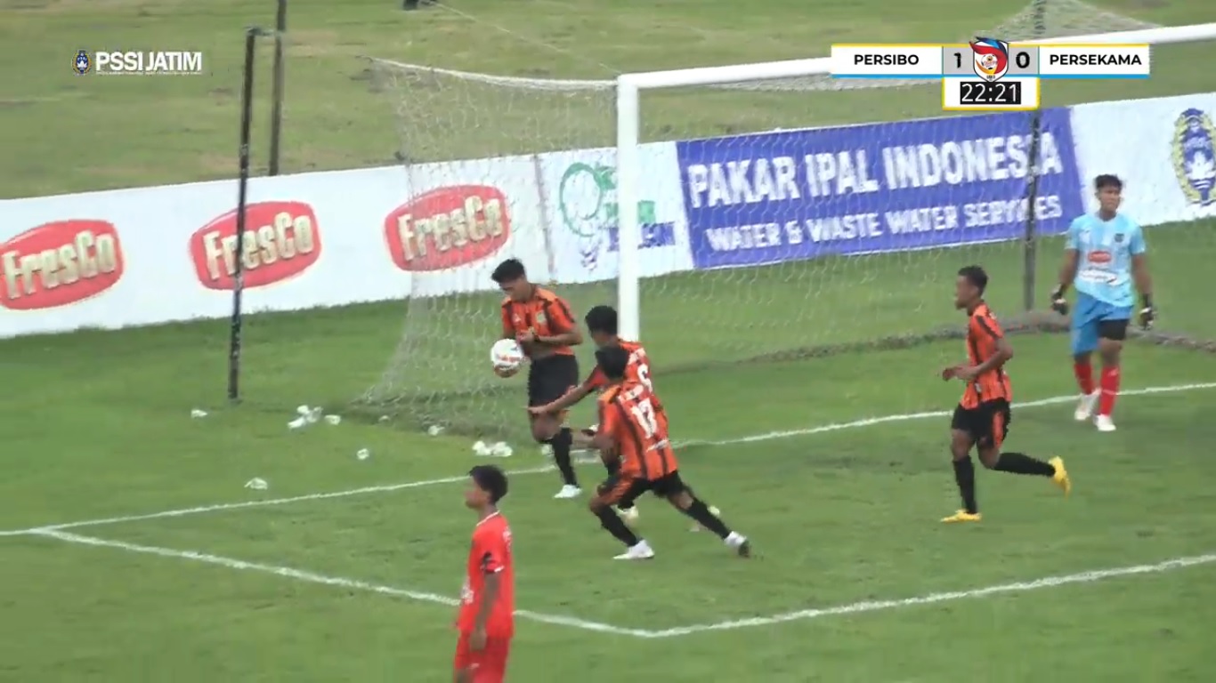 UNGGUL: Pemain Persibo Bojonegoro melakukan selebrasi usai menjebol gawang Persekama di menit ke-22, hari ini&nbsp; (7/1). (PSSI JAWA TIMUR FOR RADAR LAWU)