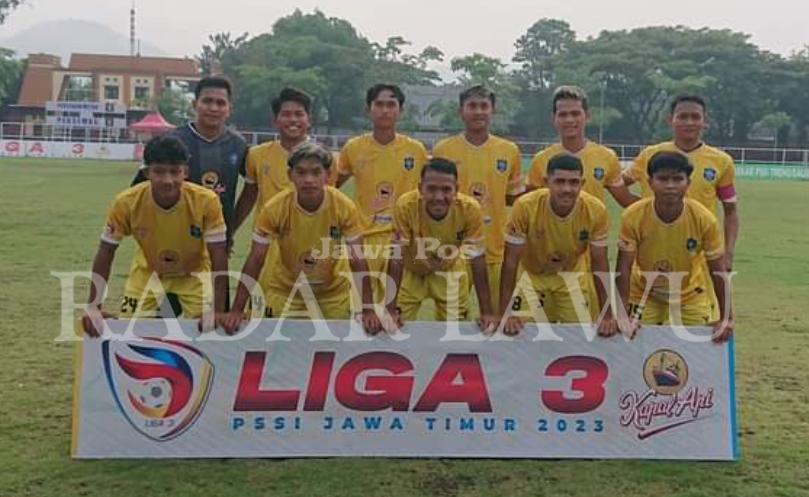 SEMANGAT: Pertandingan Laga Ketiga Persemag terkalahkan Persiga skore beda tipis di Stadion Menak Sopal Kamis (11/1). (AJI PUTRA/ JAWA POS RADAR MAGETAN).