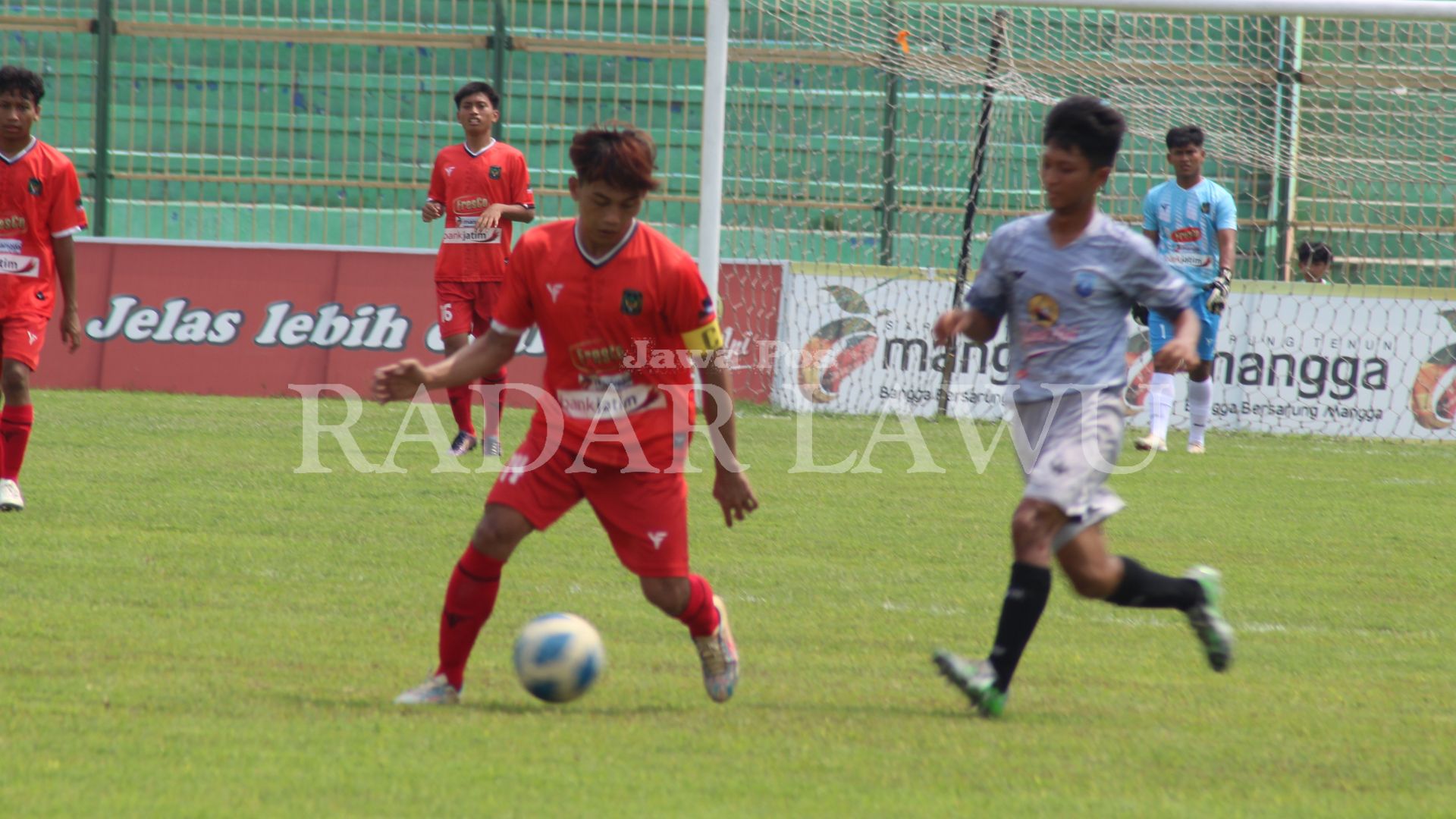 PERDANA: Persekama berhasil mengalahkan Perspa Pacitan dengan skor 2-1 di Stadion Letjen Soedirman, Bojoengoro, Kamis (11/1). (PERSEKAMA FOR RADAR MADIUN)  &nbsp;