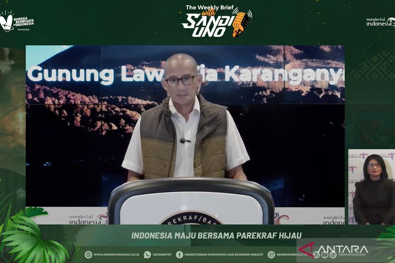 PAPARKAN: Menparekraf Sandiaga Uno saat mengisi The Weekly Brief with Sandi Uno, Senin (15/1). (ANTARA)