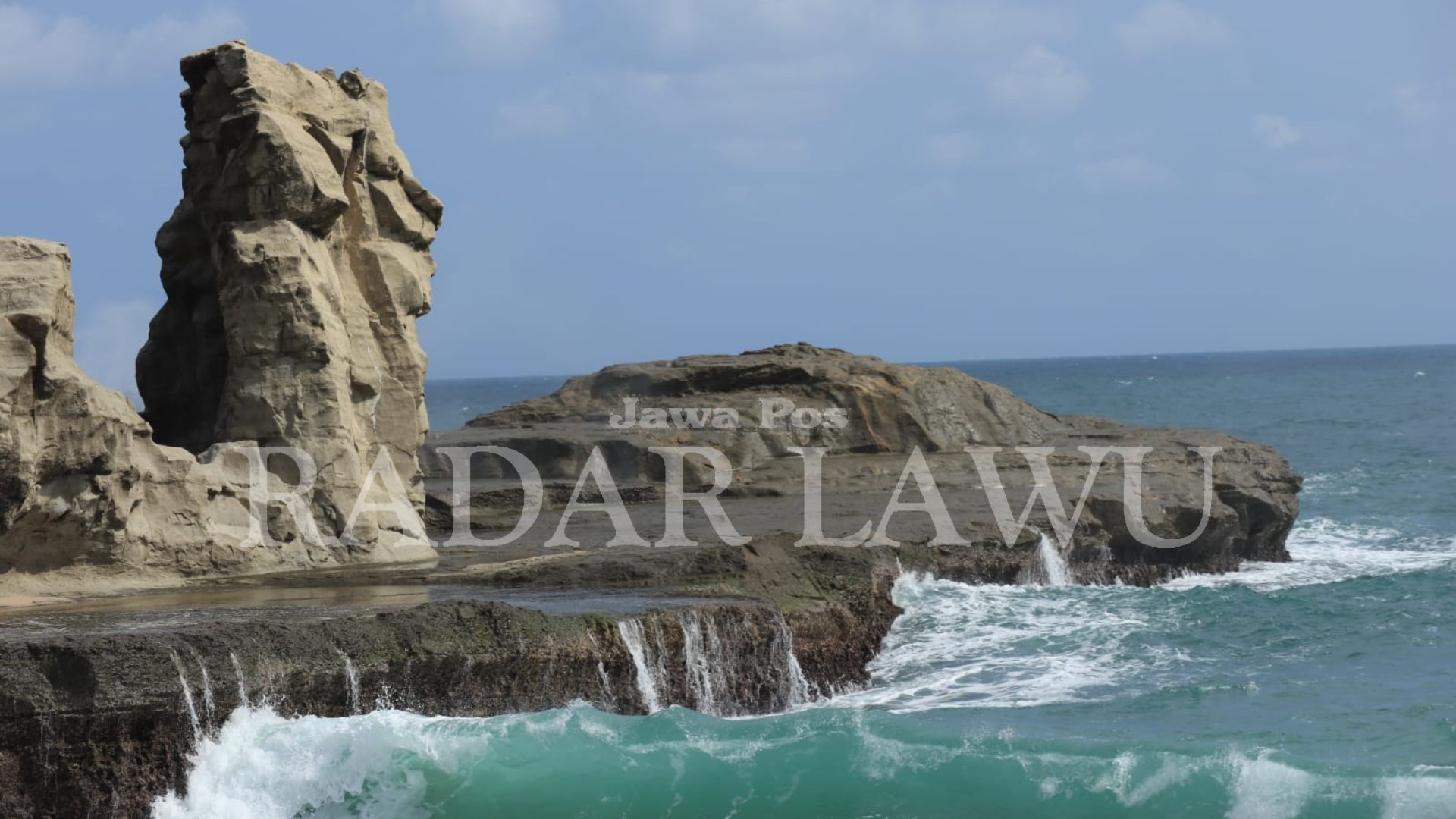 PANORAMA: pantai Klayar, Pacitan juga memiliki patung Sphinx yang terkikis alami dari batu karang