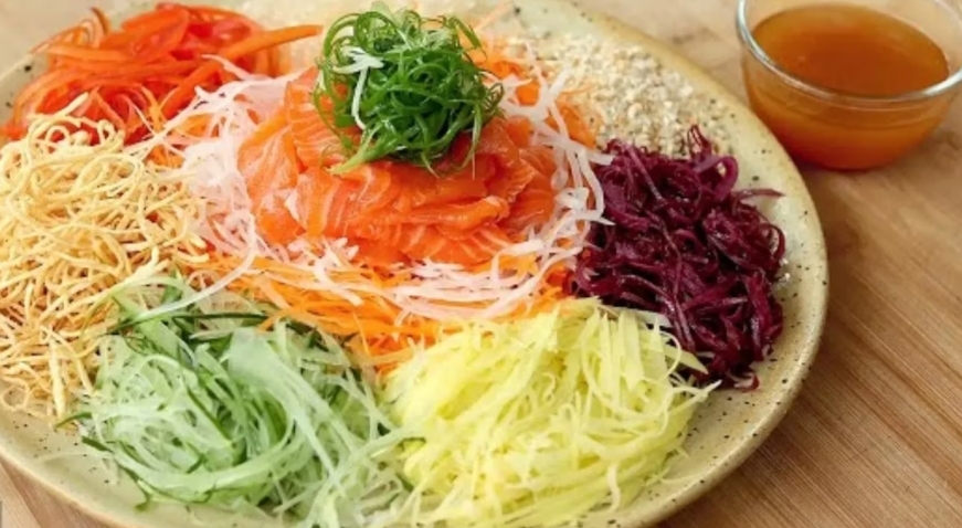ILUSTRASI : Makanan Khas Yu Sheng Tahun Baru Imlek (JAWA POS)