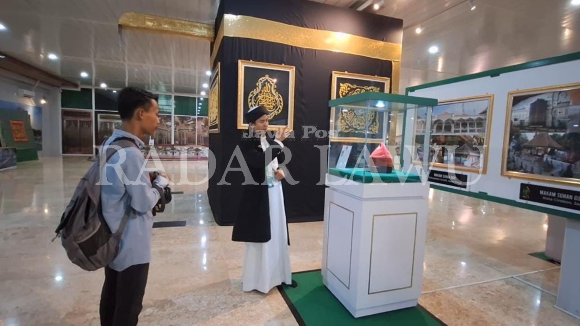 SARAT SEJARAH: Galeri Joki Tingkir di Ponpes Al -Fatah di Desa Temboro, Kecamatan Karas, Magetan menyimpan benda bersejarah terkait Isra Mikraj Rasulullah. (AJI PUTRA/JAWA POS RADAR MAGETAN)