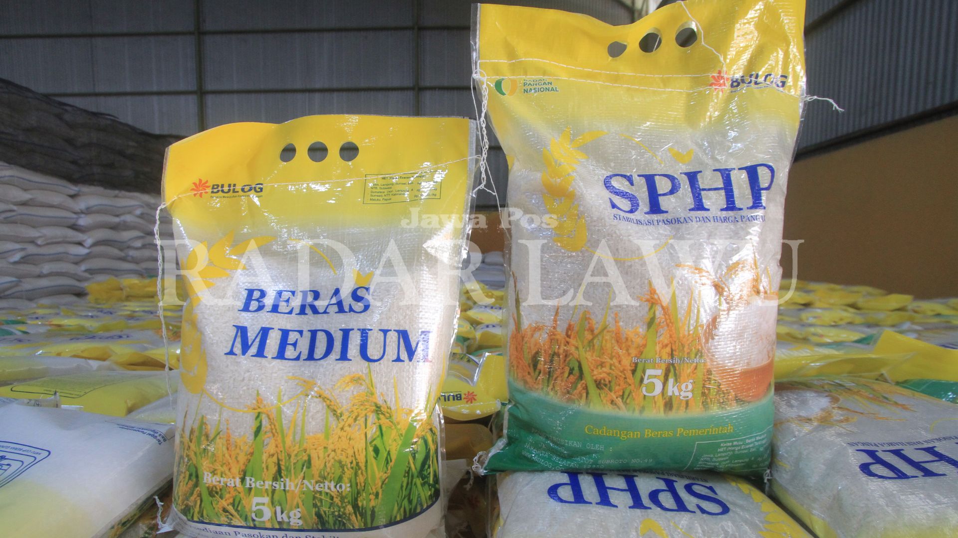 LARIS MANIS:&nbsp;Beras SPHP Bulog diburu pembeli karena harganya murah di&nbsp;tengah kenaikan harga beras.&nbsp;(ILUSTRASI JAWA POS RADAR PONOROGO)&nbsp;