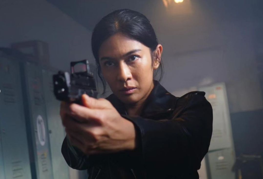 WANITA TANGGUH: Dian Sastro berperan sebagai Lasja dalam serial Ratu Adil melawan kekuatan mafia 9 Naga tayang 29 Februari 2024 di platform Vidio. (ig: therealdisastr)
