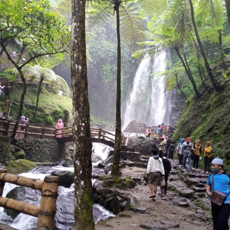 Air Terjun Jumog Tawangmangu. (PINTEREST)