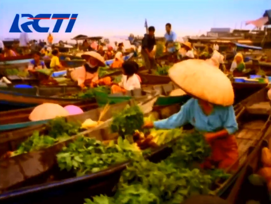 Iklan RCTI di pasar terapung