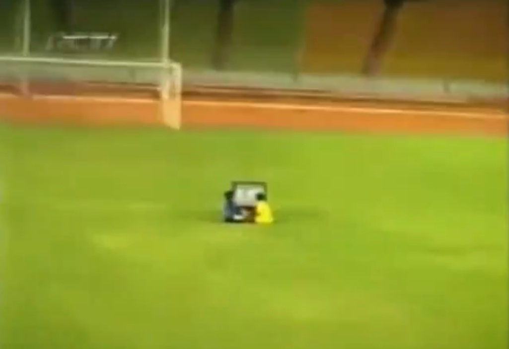 Iklan RCTI di lapangan Stadion GBK
