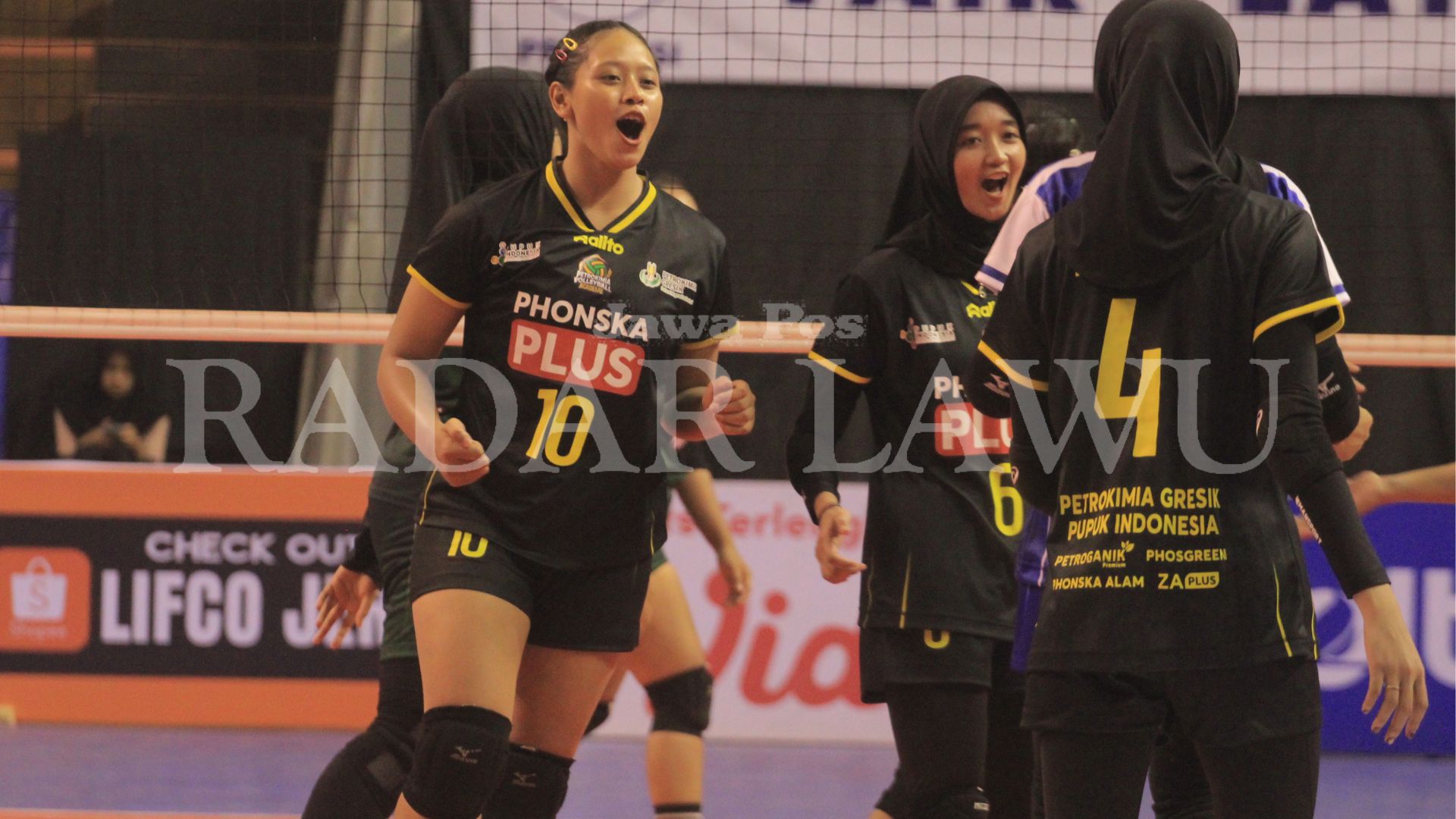 JAWARA SERIES: SKN BDK Kudus di nomor putra, dan Petrokimia Gresik di nomor putri catat rekor tak terkalahkan di Nusantara Cup 2024 Magetan Series. (AJI PUTRA/RADAR MAGETAN)