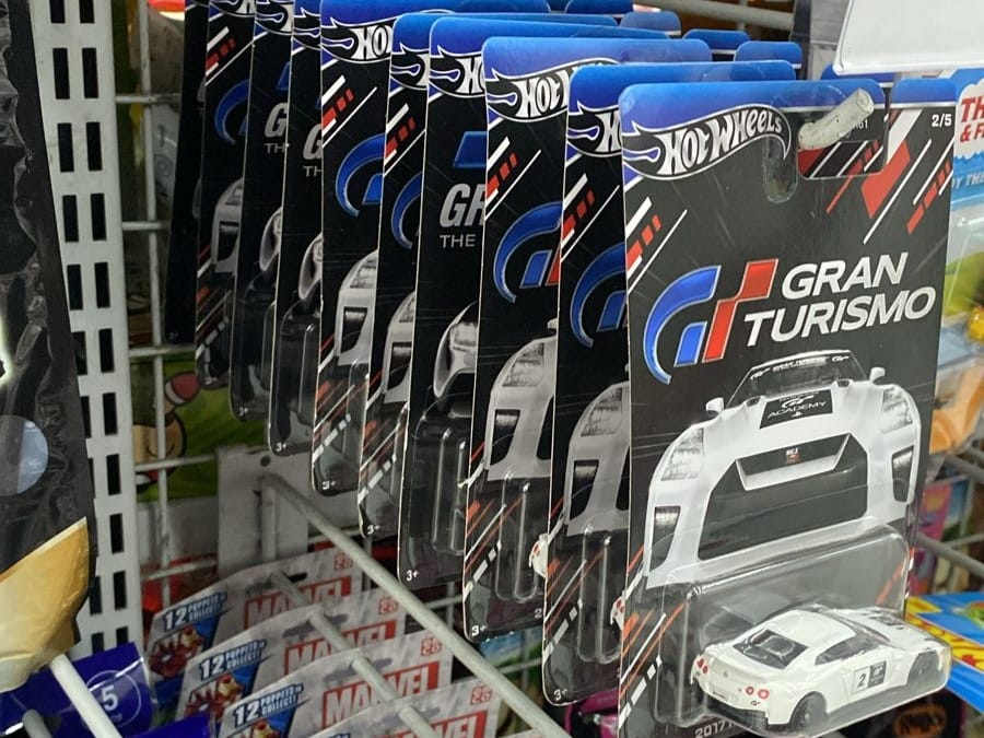 Tiga item&nbsp;Hot Wheels seri Gran Turismo 2024 paling banyak diborong penggemar di Kota Madiun. (BHARA G PRATAMA UNTUK RADAR LAWU)