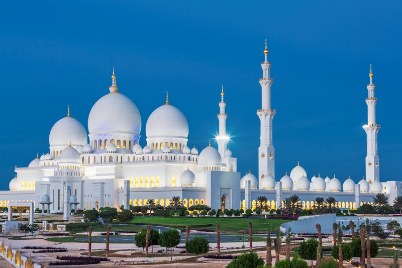 Asmaul Husna dan bulan suci ramadan. (vwalakte / freepik.com)