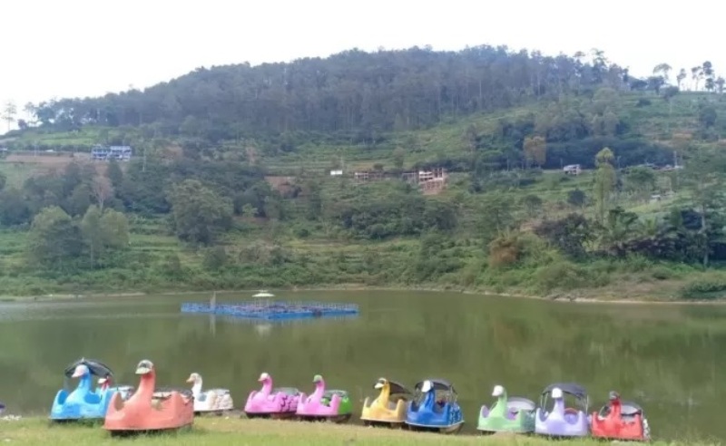Telaga Wahyu di lereng Gunung Lawu menjadi destinasi wisata Magetan yang sayang untuk dilewatkan selain Telaga Sarangan. (APRILITA SARI/JAWA POS RADAR MAGETAN)