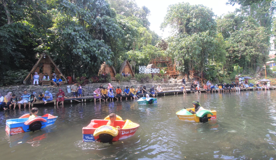 RAMAI: Wisata Sorbendo di Sumberdodol, Magetan, diminati wisatawan. (DOKUMEN RADAR MADIUN)