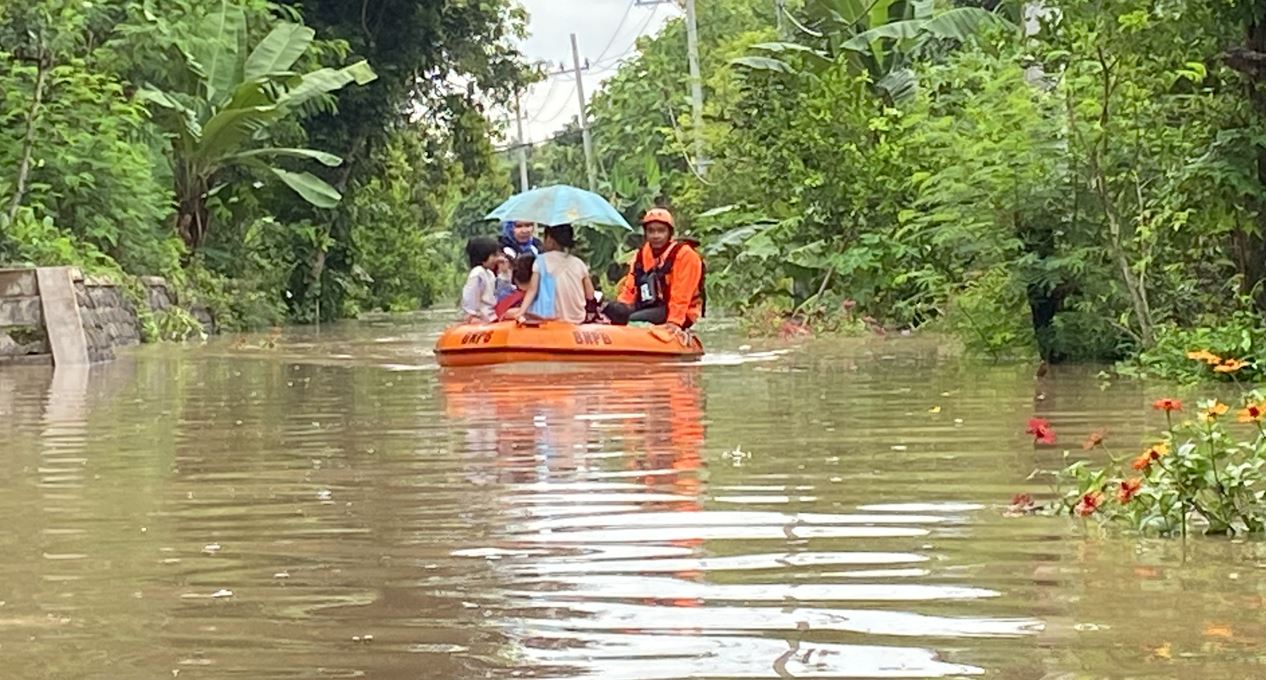 TERGENANG: Sejumlah desa di Kabupaten Madiun terendam banjir pada Minggu (10/3). (R. BAGUS RAHADI/JAWA POS RADAR MADIUN)