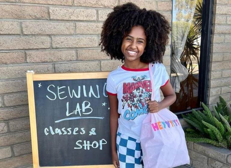 PENCAPAIAN: Amari McCoy, pengisi suara karakter Spark dalam film Hot Wheels Lets Race. (Ig @amarigracemccoy)