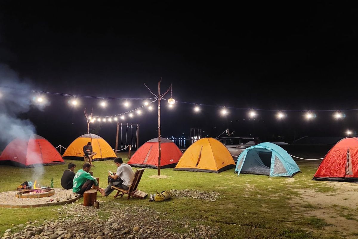ilustrasi camping