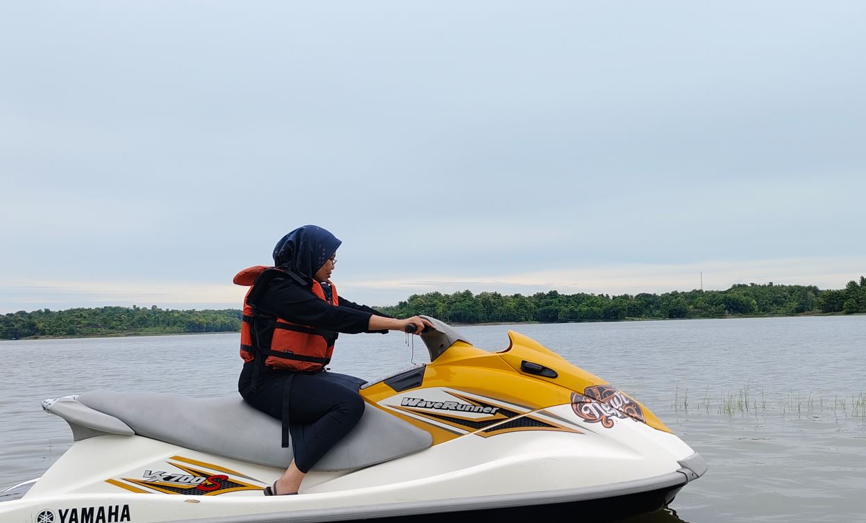 PERLU PENGEMBANGAN: Dua jetksi Pemkab Ngawi yang sudah diperbaiki diuji coba di Waduk Pondok. (DISPARPORA NGAWI)