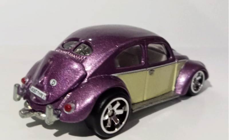 KLASIK: Mobil Volkswagen Classic Bug edisi premium Hot Wheels Boulevard 2021 Series. (OKTAVIANI SINDY-PNM/RADAR LAWU)