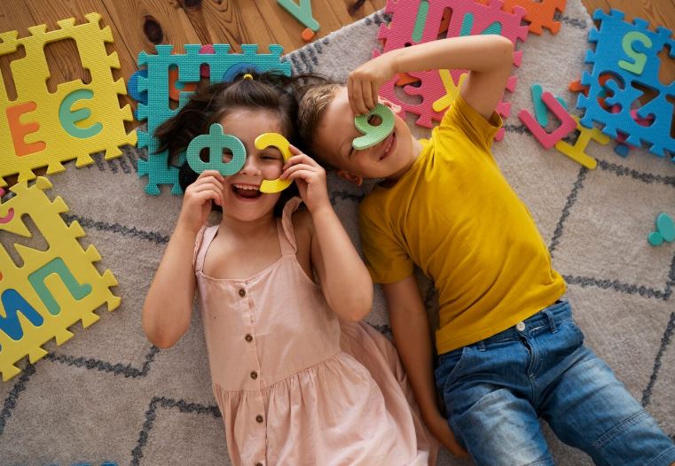 Tips parenting mengajari anak agar mau menerima kehadiran adik