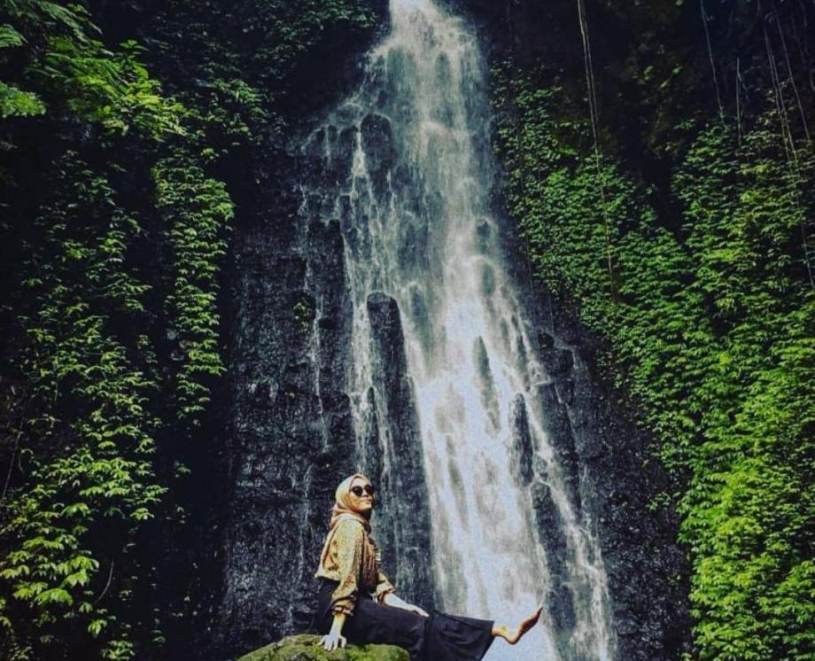 WISATA NGAWI: Selain menyuguhkan keindahan alam, Air Terjun Srambang lekat dengan cerita rakyat Jaka Tarub dan Nawang Wulan. (Ig @srambangparkngawi)