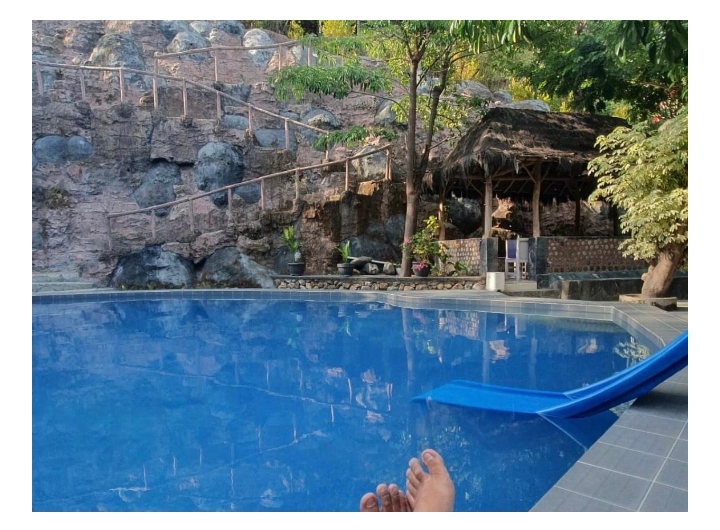 Kolam renang di Parang Hill
