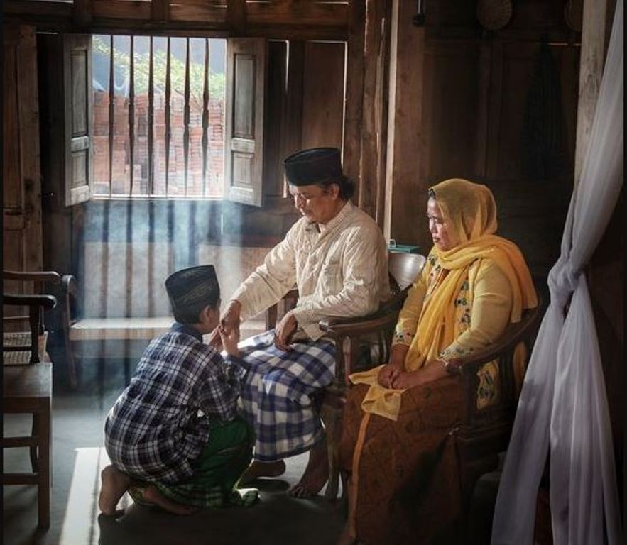 Contoh ucapan sungkem saat lebaran menggunakan bahasa Jawa Krama Halus. (ISMARLEY VIA PINTEREST)