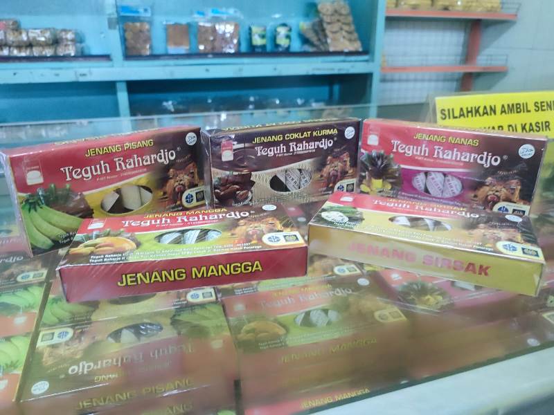 Oleh-oleh legendaris Ponorogo saat lebaran, jenang Teguh Rahardjo. (DIMAS-PNM/RADAR LAWU)
