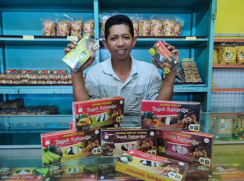 OLEH-OLEH LEBARAN: Jenang Dodol Legendaris Teguh Rahardjo. (DIMAS-PNM/RADAR LAWU)