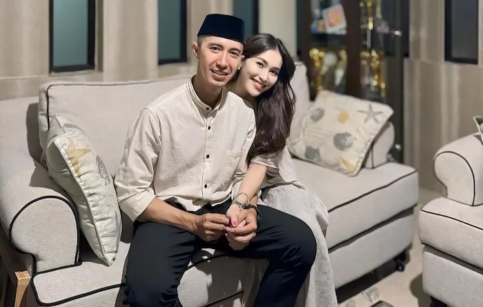 Ayu Ting Ting bersama kekasihnya yang merupakan anggota TNI AD, Muhammad Fardhana.