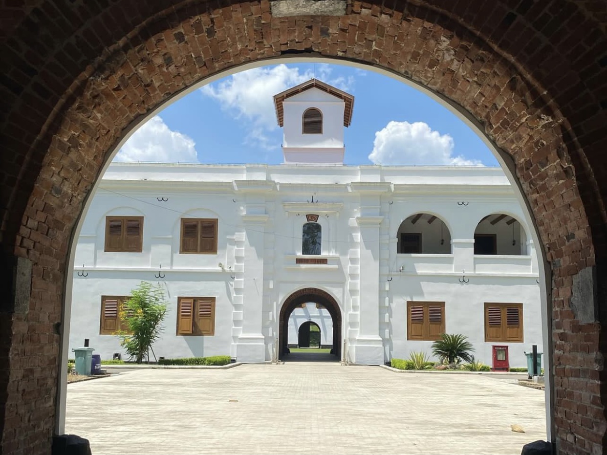 Benteng Van Den Bosch salah satu destinasi wisata Ngawi yang ramah dikantong.  foto ig: andikaws95