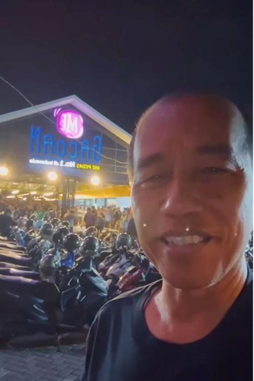 Presiden Jokowi mampir ke Mie Gacoan Mataram, NTB (ig @jokowi)