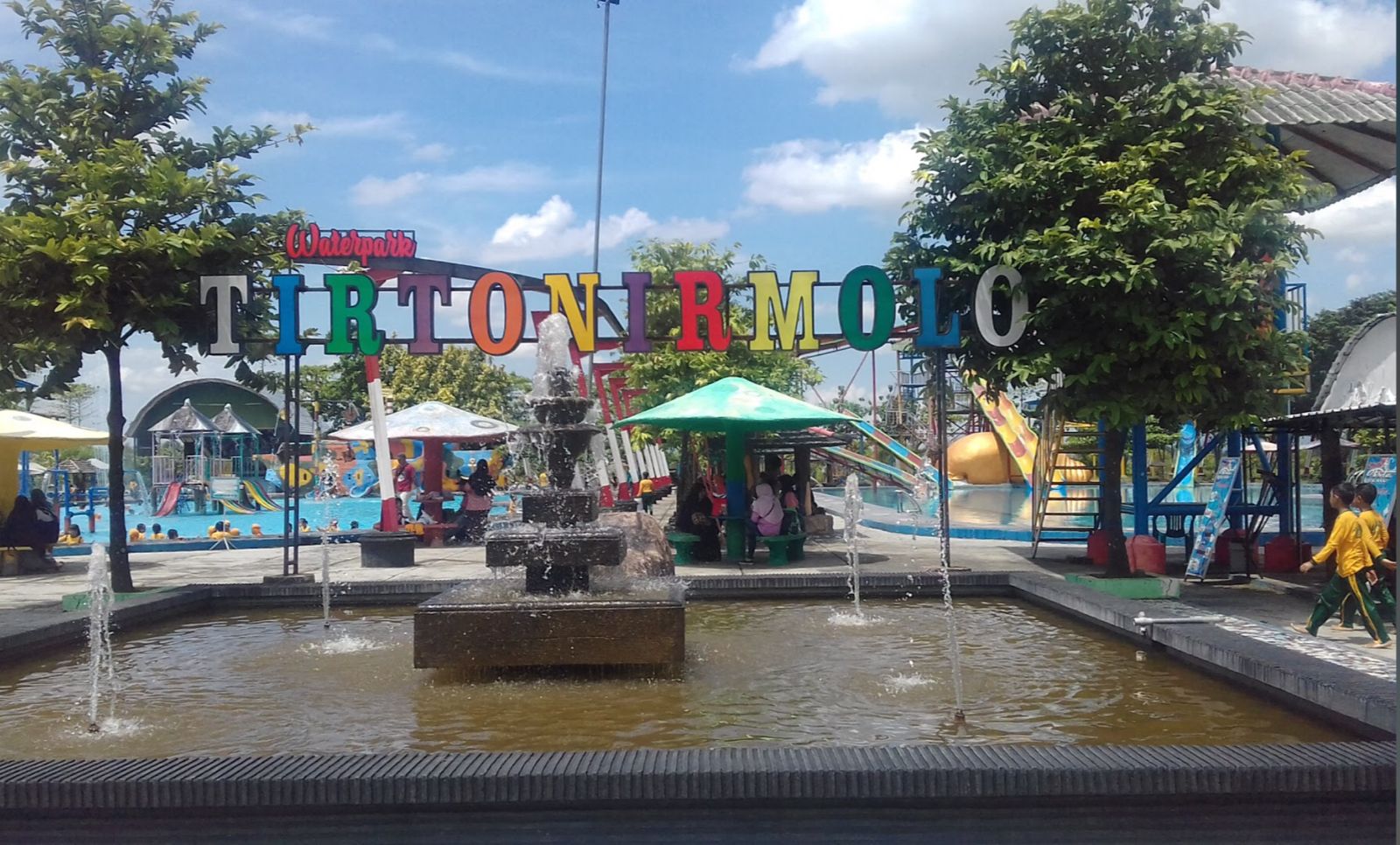 Harga Tiket Masuk dan Jam Operasional Wisata Waterpark Tirtonirmolo Ngawi