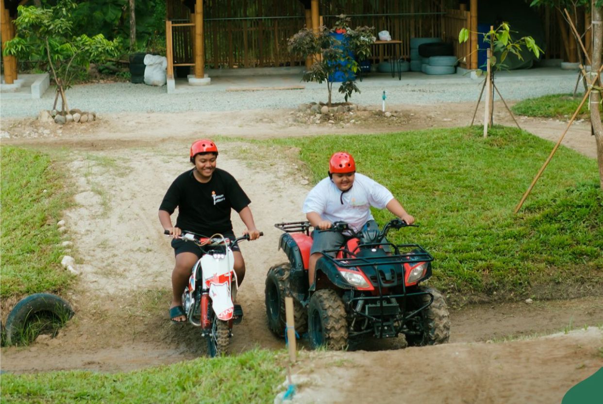 Wahana ATV juga hadir di Taman Kreasi Alam Jatimori ini (foto ig @taman.jatimori)