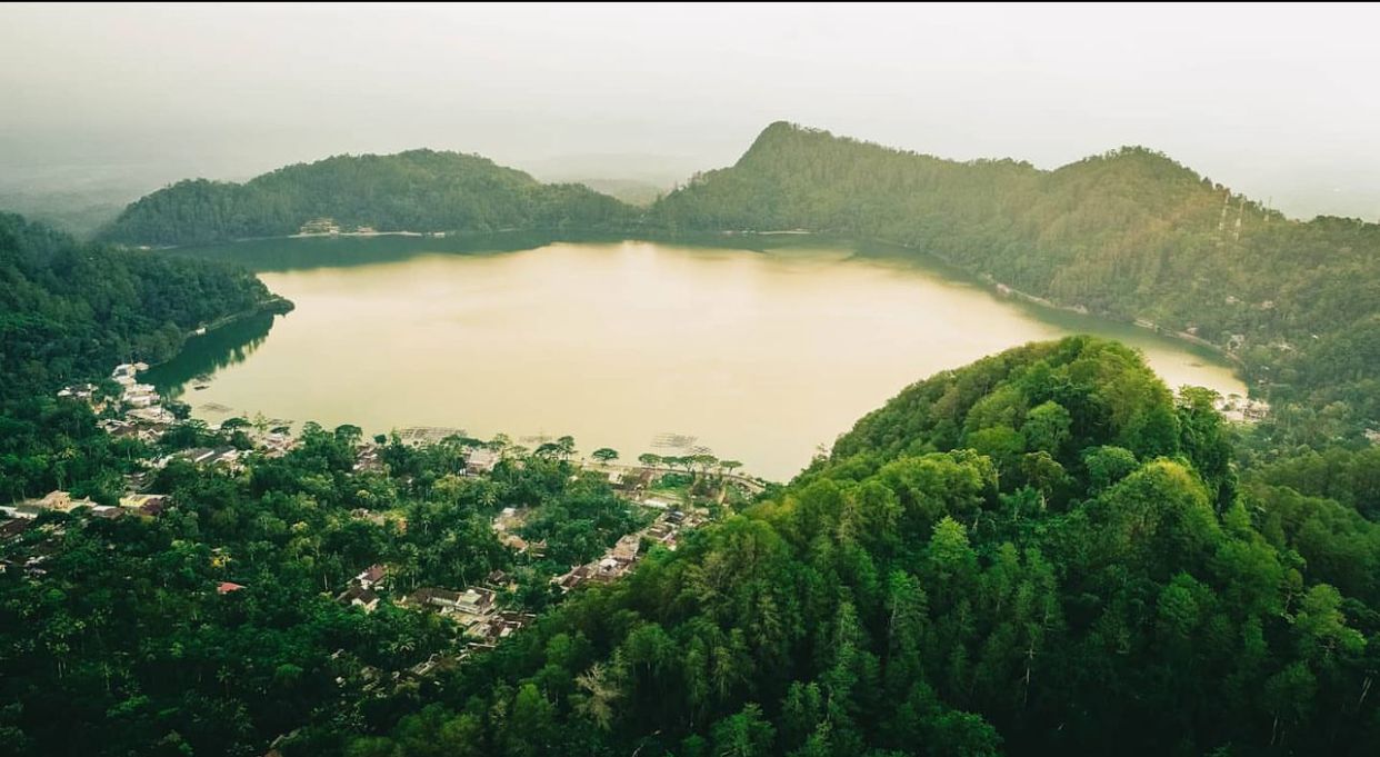Telaga Ngebel jadi wisata andalan kota Reog (Foto ig@ adam.septiansyah)