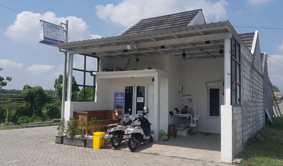 SEPI: Suasana klinik gigi di Desa Walikukun, Widodaren, Ngawi usai viral masalah cabut gigi bungsu. (ASEP SYAEFUL BACHRI/JAWA POS RADAR NGAWI)