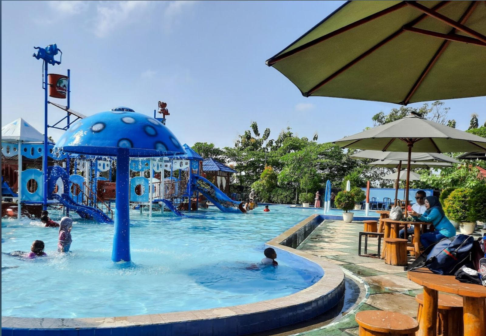 Harga tiket masuk dan jam operasional Kolam Renang Banyu Redjo Park (foto Google Maps : anung kurniawan)