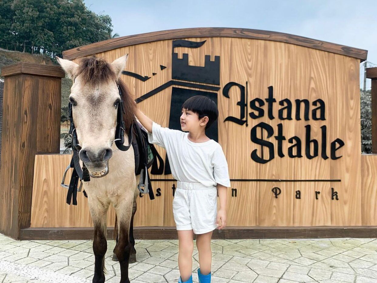 Instana Stable Equestrian Park salah satu tempat wisata berkuda di Jawa Barat (foto ig @nabilpranathan17)