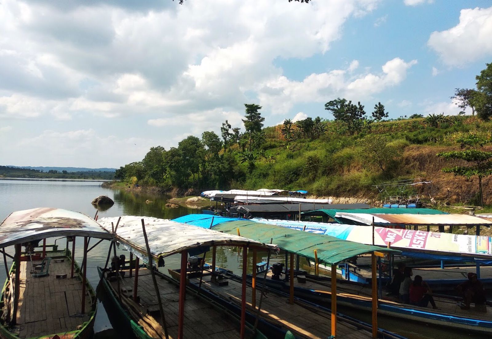 Waduk Sangiran: Salah satu wisata Ngawi dengan banyak daya tarik yang memanjakan pengunjung. (Foto google maps @Duwi Ariyanto(
