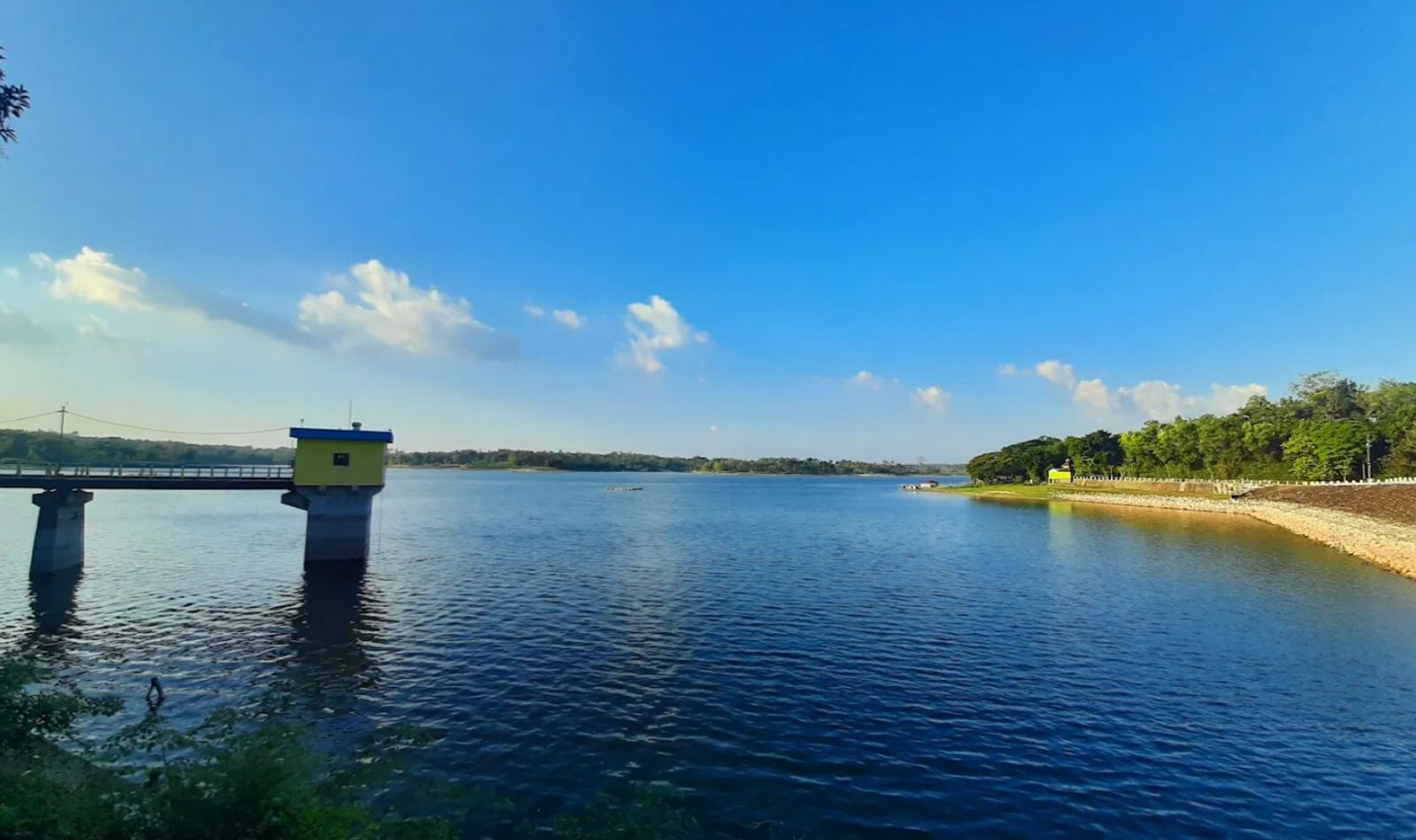 Dengan pemandangan alamnya yang indah Waduk Pondok cocok digunakan berwisata di akhir pekan