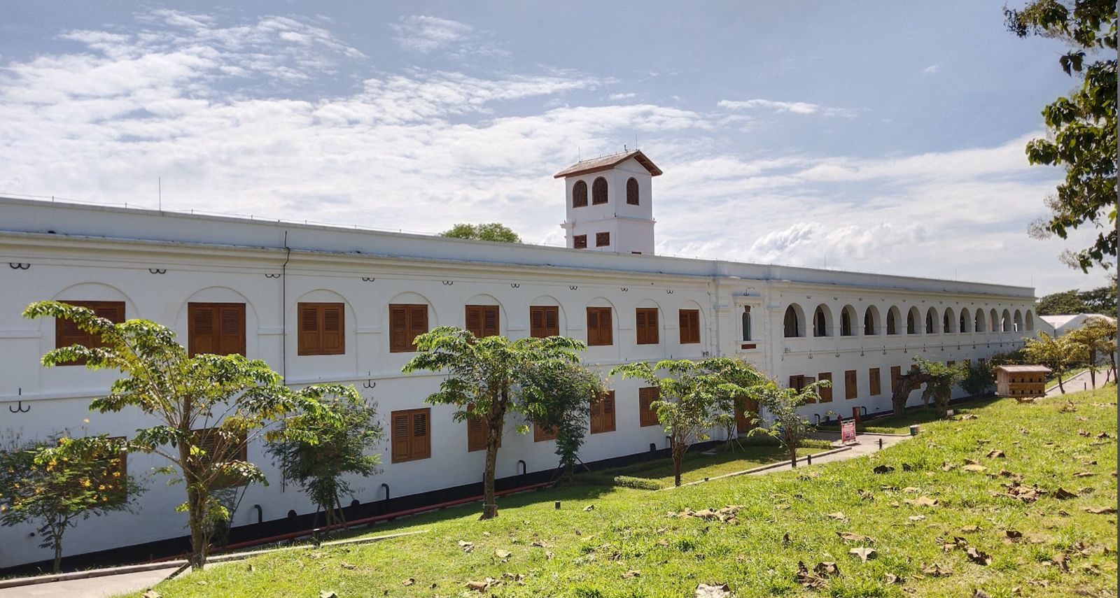 Benteng Van Den Bosch Wisata Paling Bersejarah Lokasinya Juga Tidak Cukup Jauh Dari Waduk Pondok. ( foto google maps : wahyu Setyo. A. T)