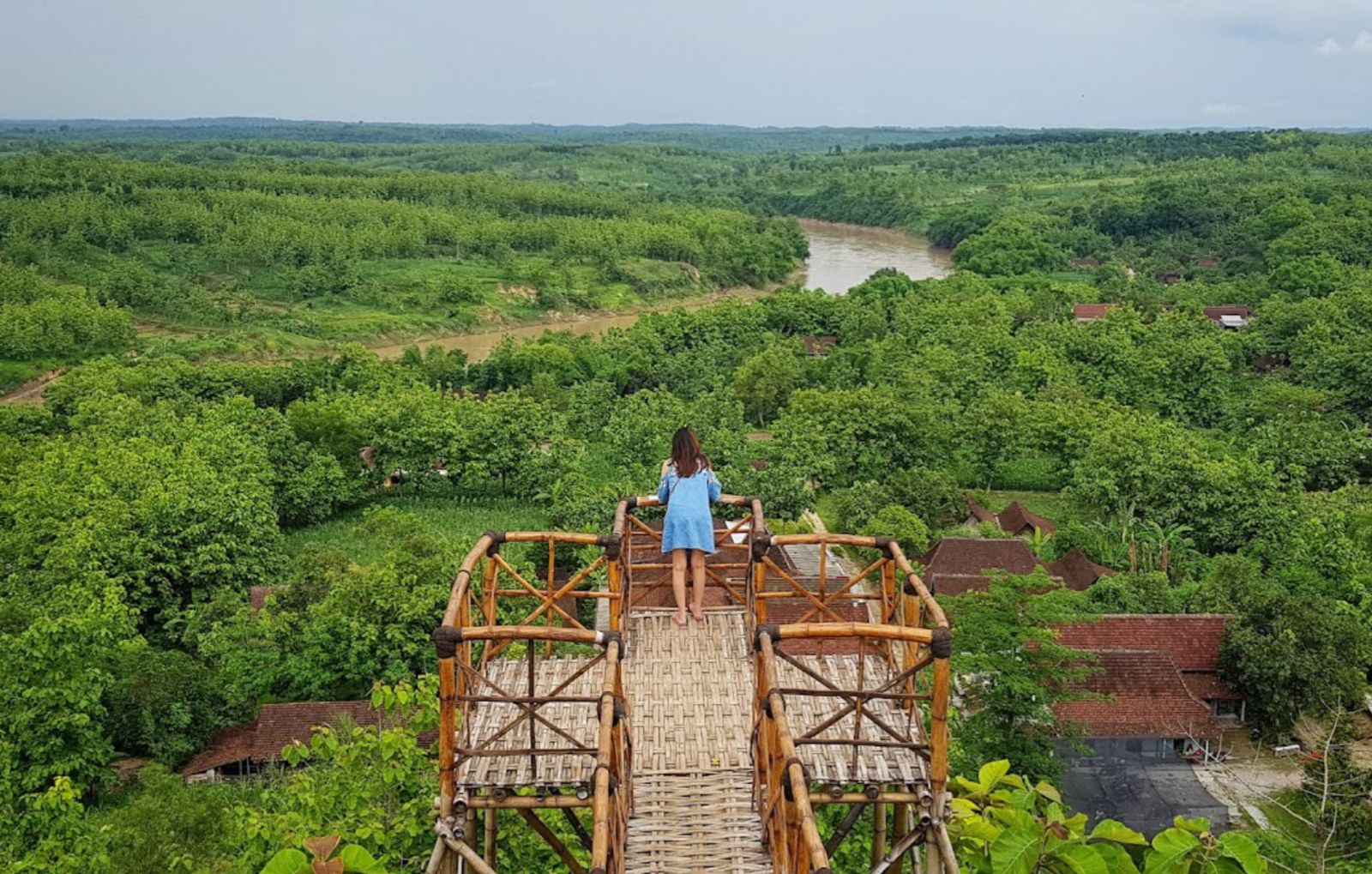 Jembatan Selfia Taman Wisata Bukit Kerek Indah, Ngawi