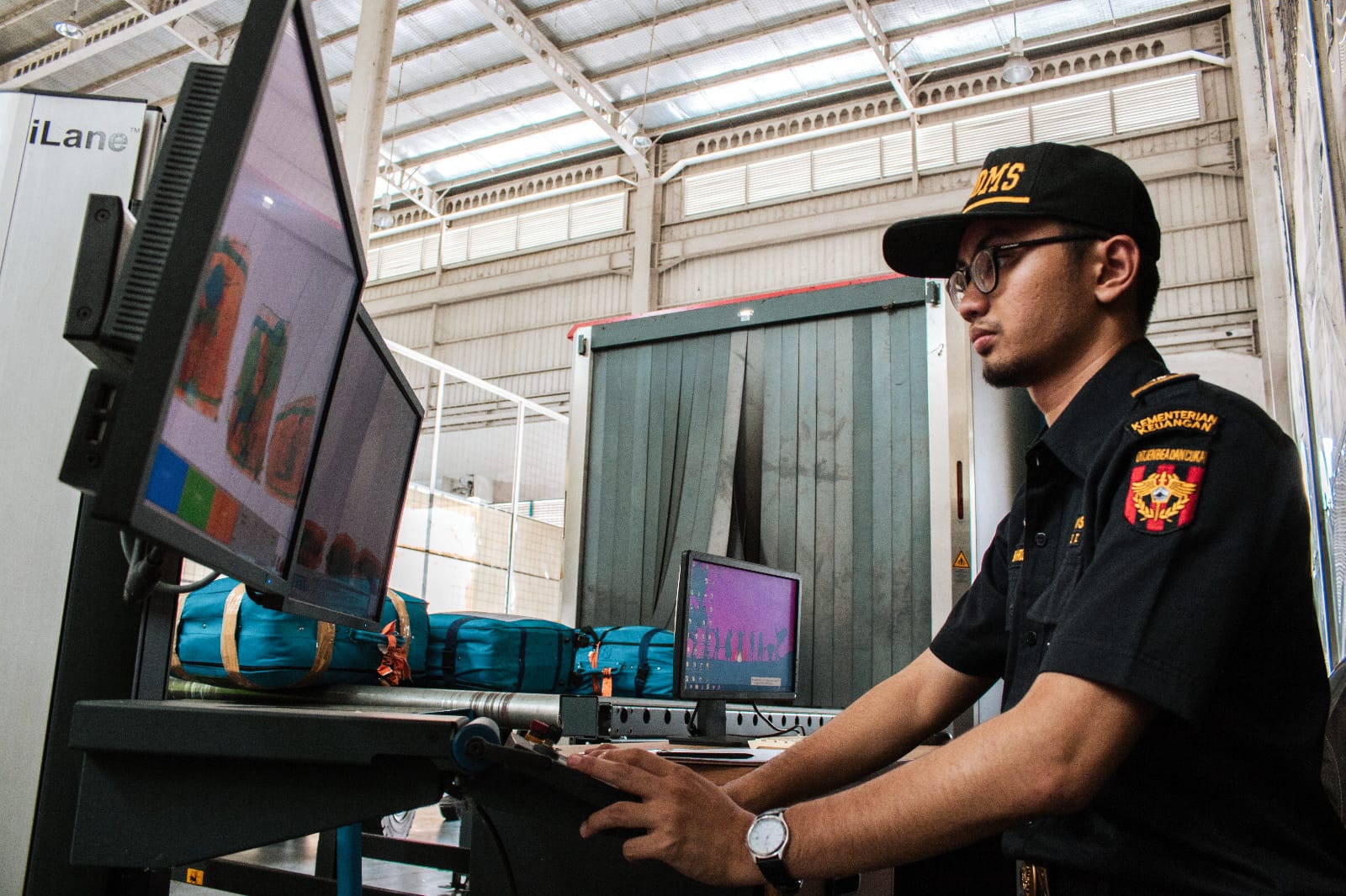 Aturan Bea Cukai tentang pengiriman barang pindahan dari luar negeri, biar nggak senasib dengan alat atlet paralayang. (BEA CUKAI)