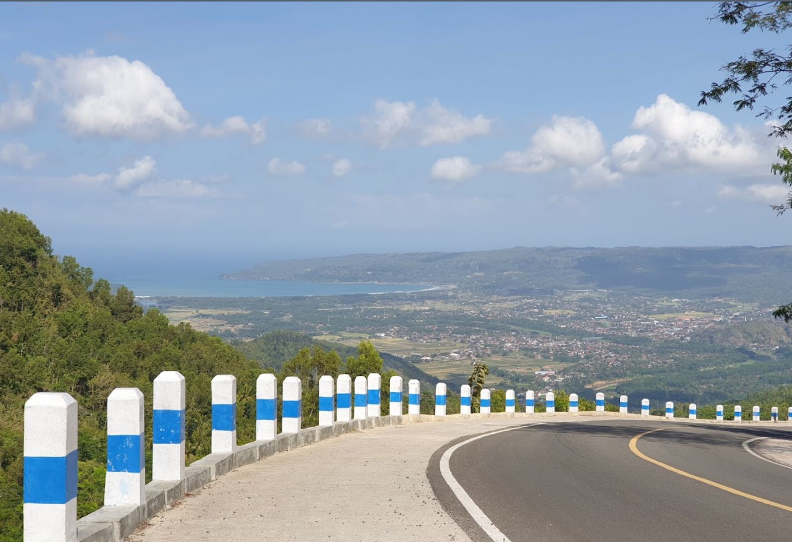 Keindahan Kota Pacitan dari atas Bukit Pakis